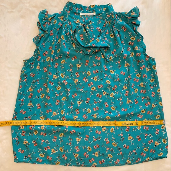 Violet + Claire Floral Top with Tie - Picture 7 of 8